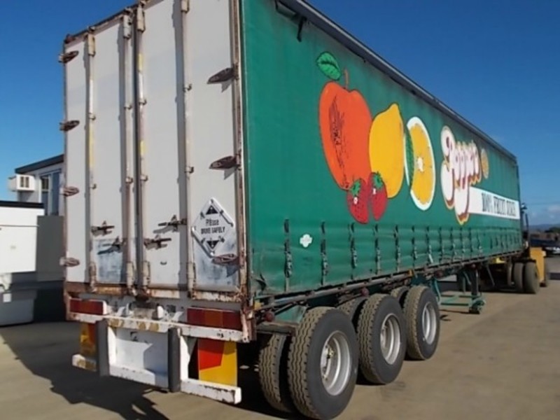 1981 Krueger Curtainsider Semi Trailer