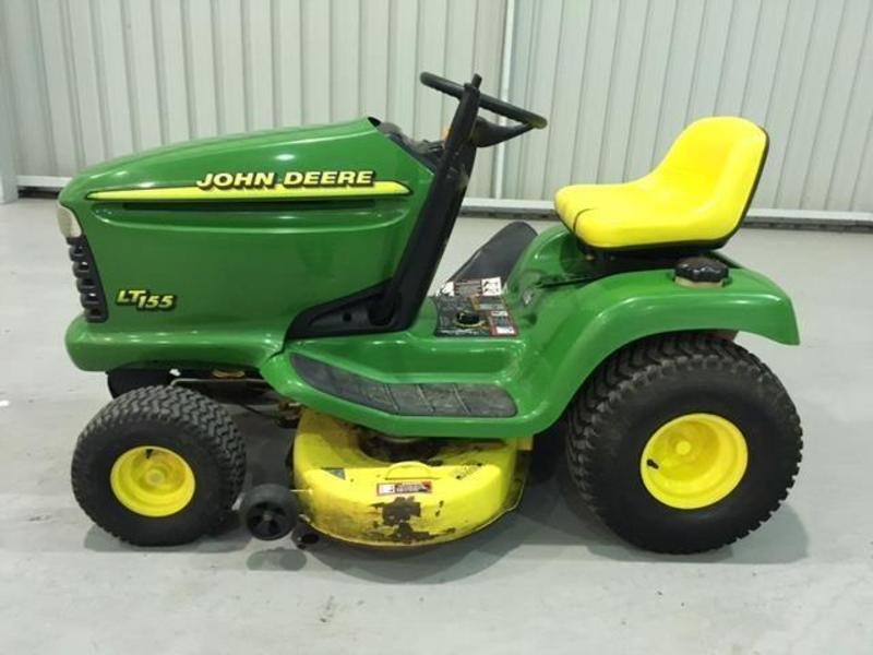 JOHN DEERE LT155 RIDE ON