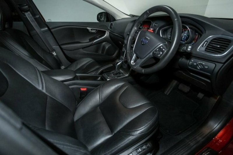 2015 VOLVO V40 T4 LUXURY M MY15
