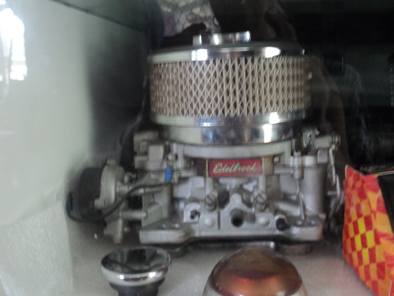 EDELBROCK 600 CMF 4 BARREL CARBY
