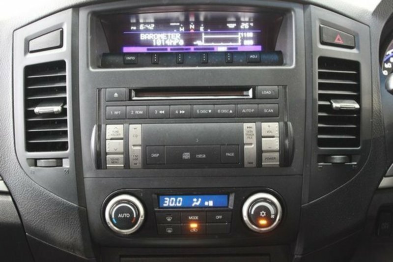 2011 MITSUBISHI PAJERO GLX LWB (4x4) NW MY12