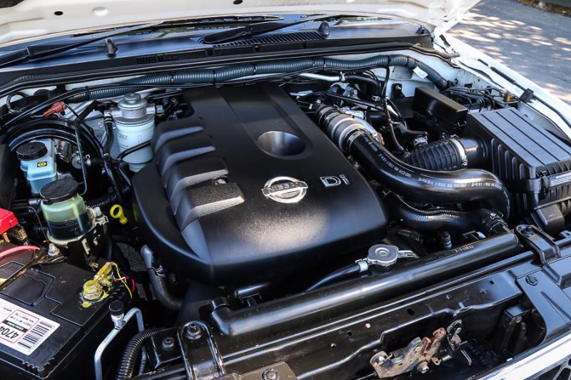2010 NISSAN NAVARA ST D40