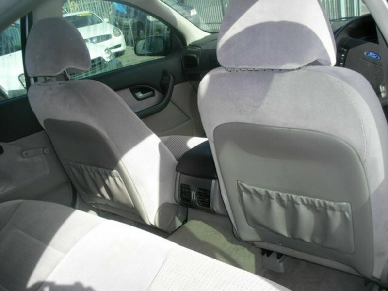 2004 FORD FALCON
