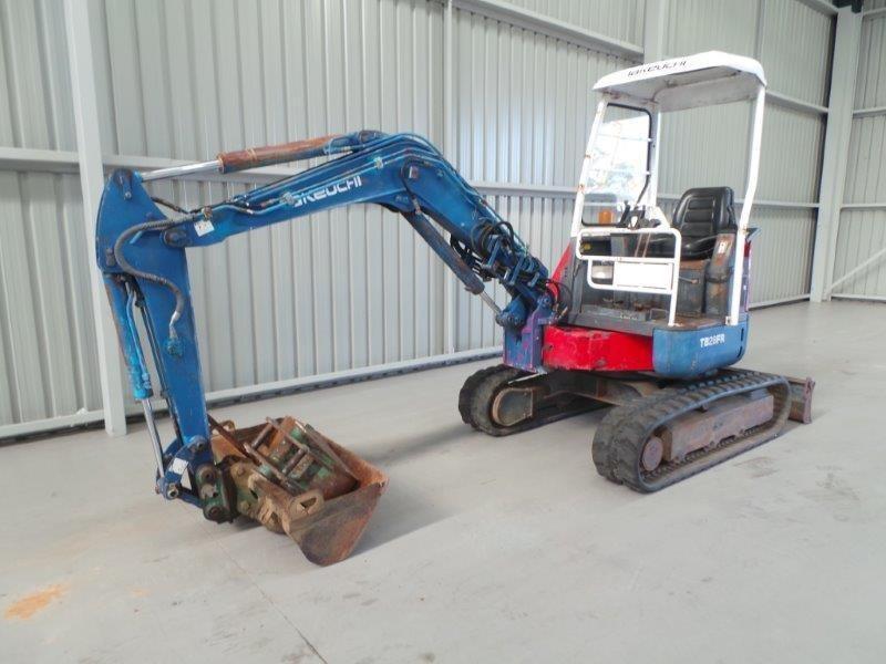 TAKEUCHI TB25FR