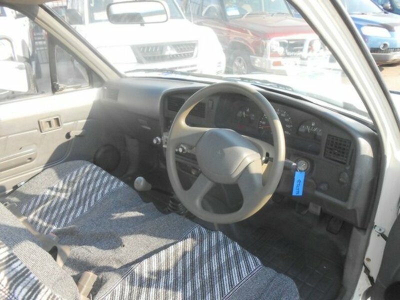1992 TOYOTA HILUX RN85R