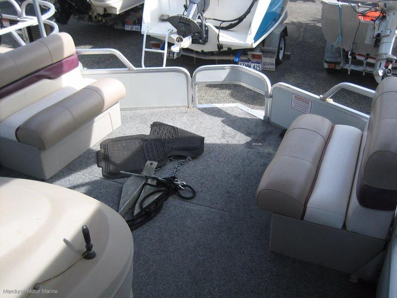 Sun Tracker Bass Buggy 18