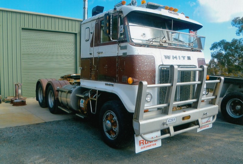 1980 WHITE ROAD COMMANDER SE9