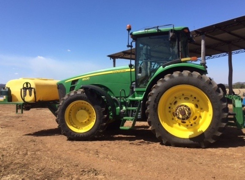 JOHN DEERE 8530 Tractor
