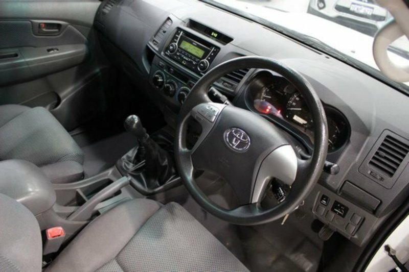 2013 TOYOTA HILUX SR (4x4) KUN26R MY12