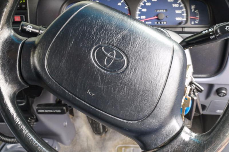 1999 TOYOTA HILUX SR5 LN167R