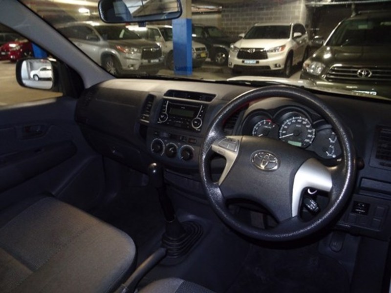 2011 TOYOTA HILUX SR KUN16R