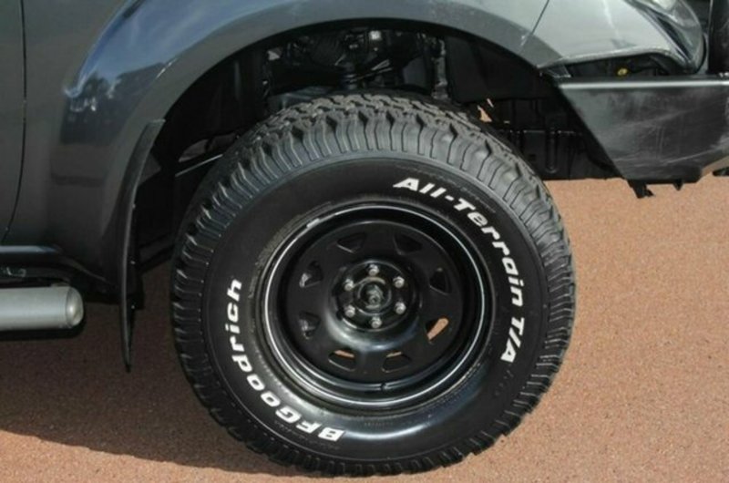 2009 NISSAN NAVARA ST-X D40