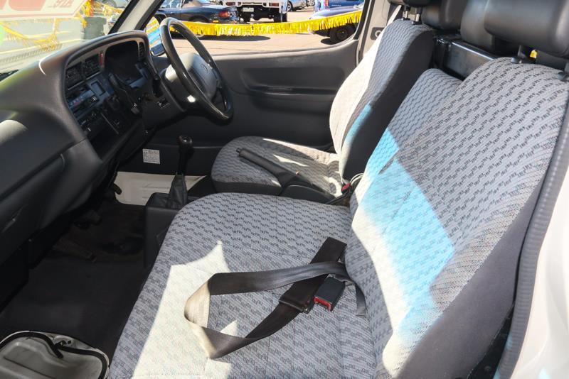 2003 TOYOTA HIACE COMMUTER RZH125R