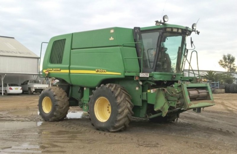 2000 JOHN DEERE 9750 STS 9750 STS HarvesterHeader