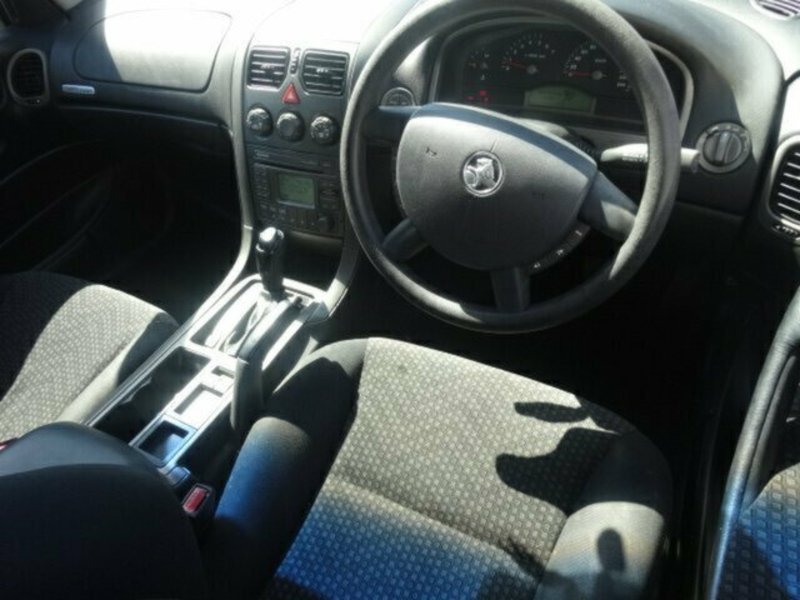2005 HOLDEN COMMODORE EXECUTIVE VZ