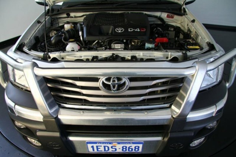 2013 TOYOTA HILUX SR5 (4x4) KUN26R MY12