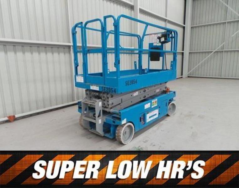 2005 GENIE GS 2046 SCISSOR LIFT