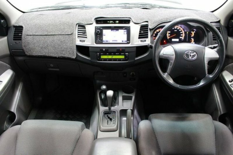 2012 TOYOTA HILUX SR5 (4x4) KUN26R MY12