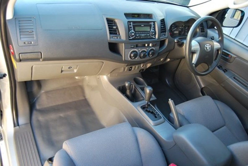 2011 TOYOTA HILUX SR KUN26R