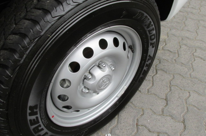 2014 TOYOTA HILUX SR (4x4) KUN26R MY14