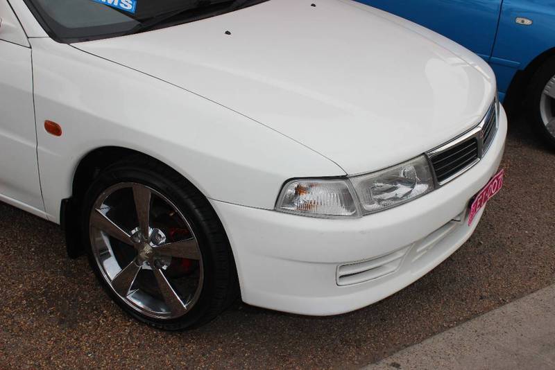 2000 MITSUBISHI LANCER GLXi CE