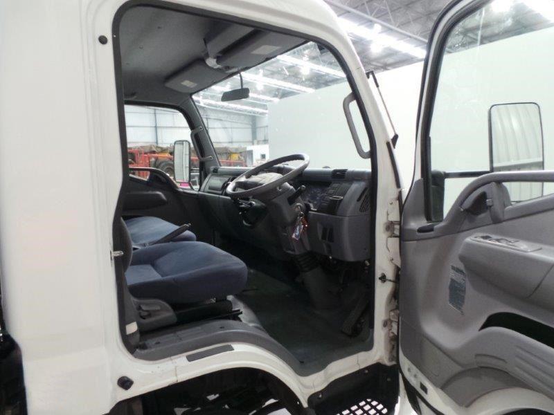 2010 FUSO CANTER PANTECH