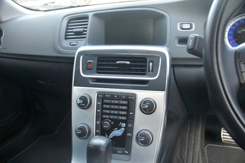 2011 VOLVO V60 T5 R-DESIGN (No Series)