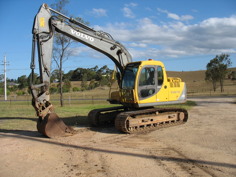 VOLVO EC140 EXCAVATOR