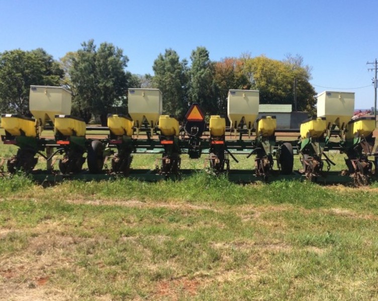 JOHN DEERE 1700 Seeding Planting Equip