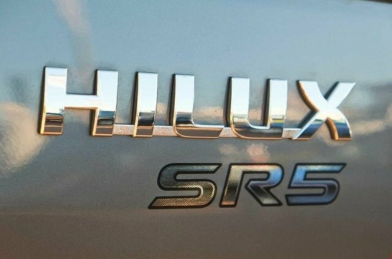 2013 TOYOTA HILUX SR5 (4x4) KUN26R MY12