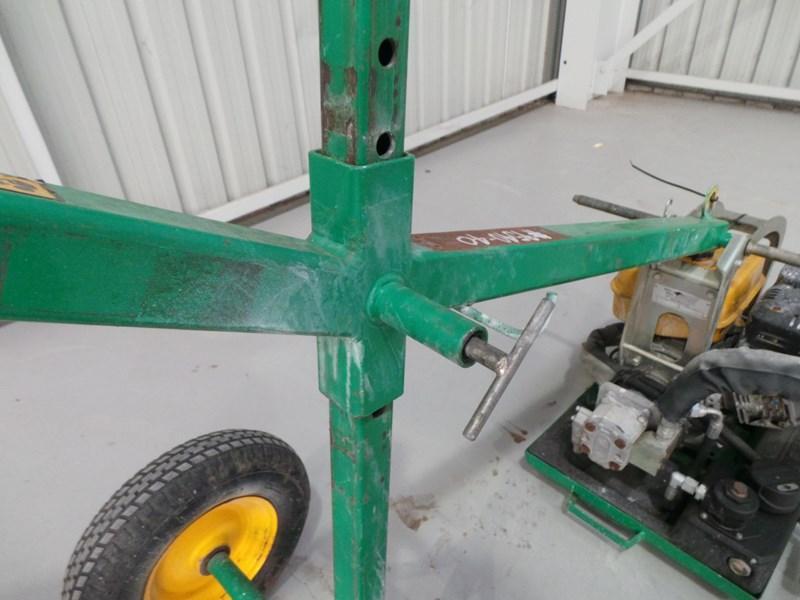 RED ROO POST HOLE DIGGER