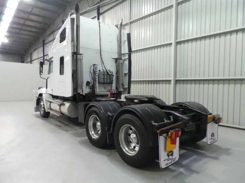 2003 FREIGHTLINER CENTURY CLASS