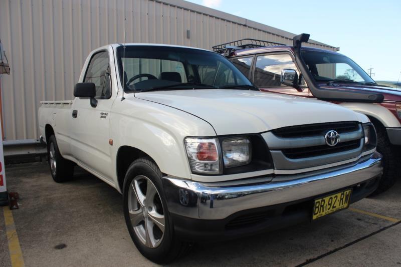 2002 TOYOTA HILUX WORKMATE RZN149R