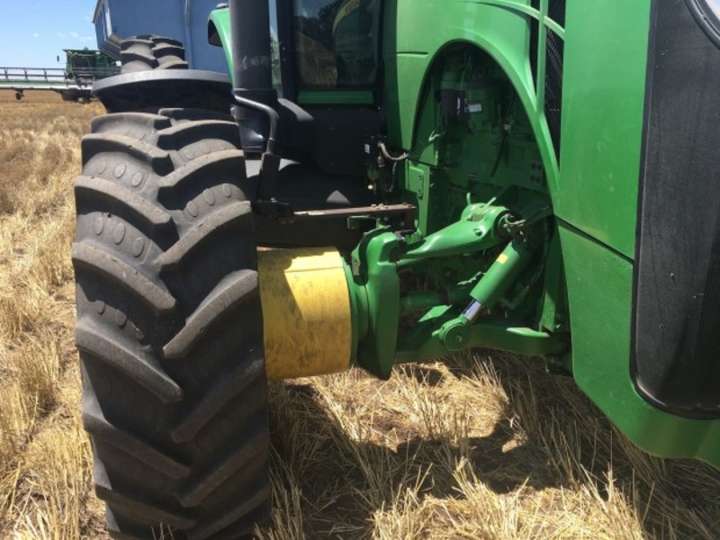 JOHN DEERE 8335R Tractor