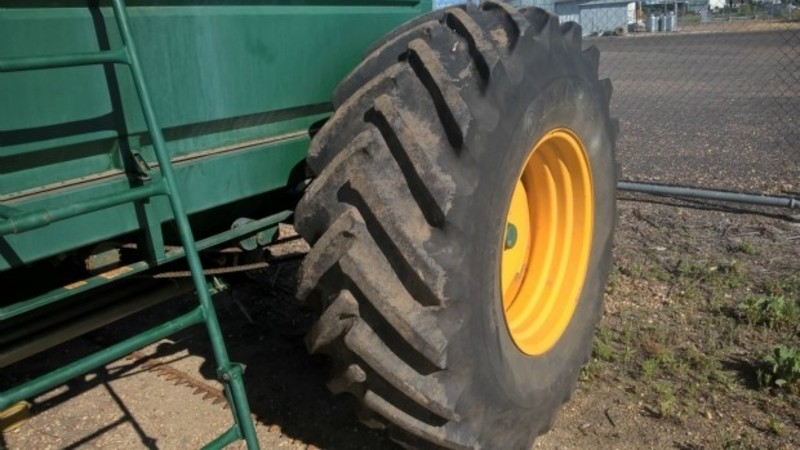 1997 Simplicity 8200 TT2 Air Cart 8200 SeedingPlanting Equip