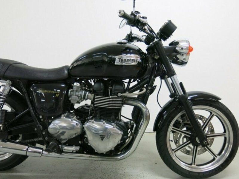 2011 TRIUMPH Bonneville SE