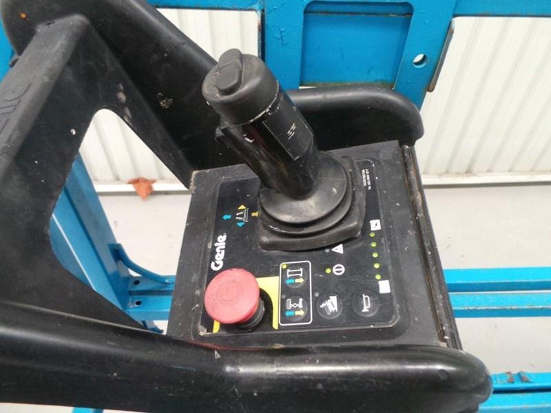 2005 GENIE GS 2046 SCISSOR LIFT
