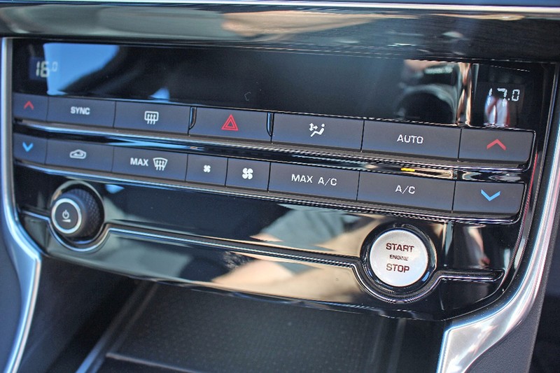 2015 JAGUAR XE 25T PRESTIGE X760