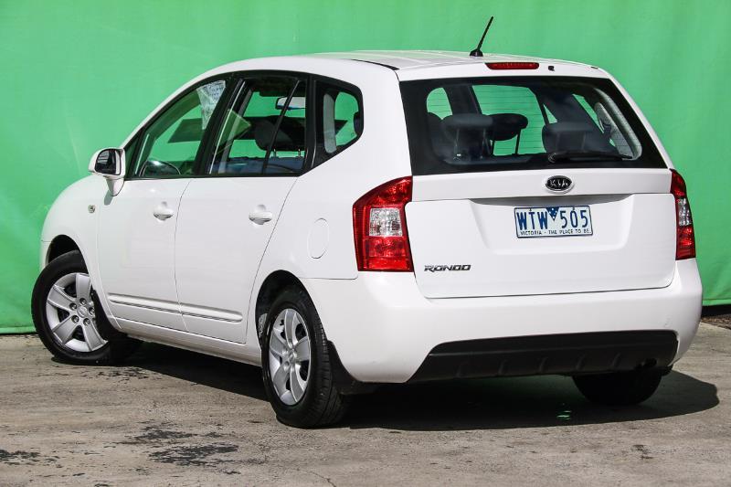 2008 KIA RONDO UN