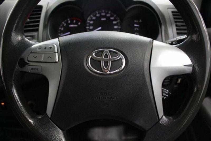 2011 TOYOTA HILUX SR (4x4) KUN26R MY12
