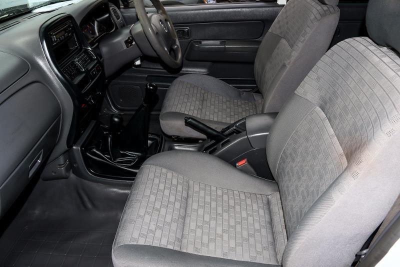 2006 NISSAN NAVARA DX D22
