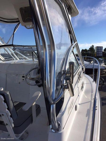 Century 2400 WALK AROUND BIG VOLUME BOAT GREAT FISHING N FAMILY