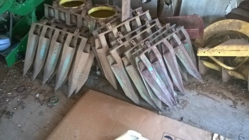 1984 NEW HOLLAND TR95 TR95 TR95 HarvesterHeader