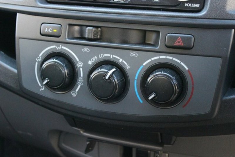 2012 TOYOTA HILUX SR (4x4) KUN26R MY12