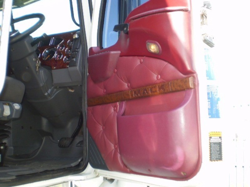 2011 MACK TRIDENT TRIDENT Truck