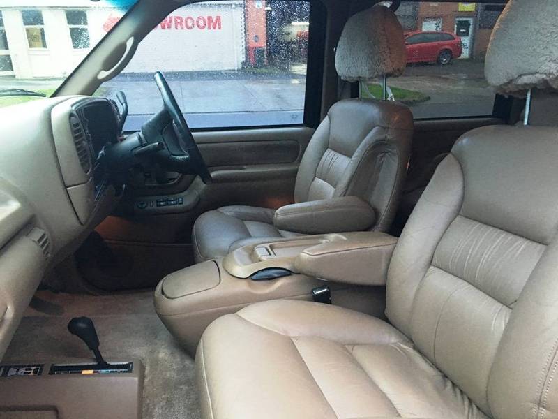 1998 HOLDEN SUBURBAN 1500 LT 4X4 K8