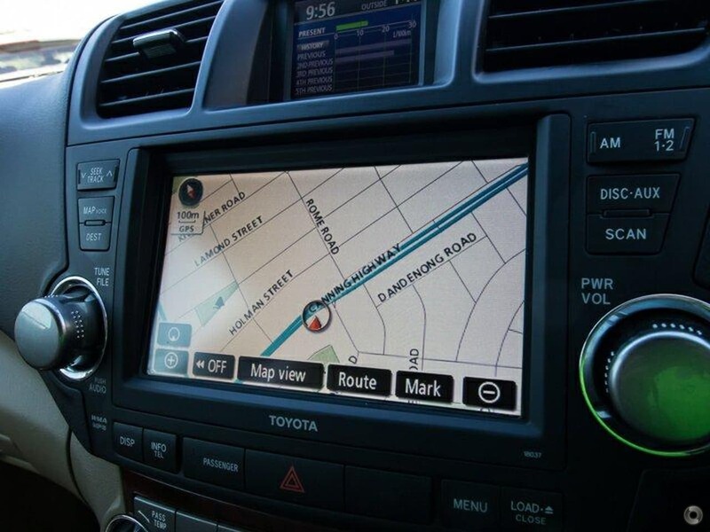 2011 TOYOTA KLUGER GRANDE GSU40R