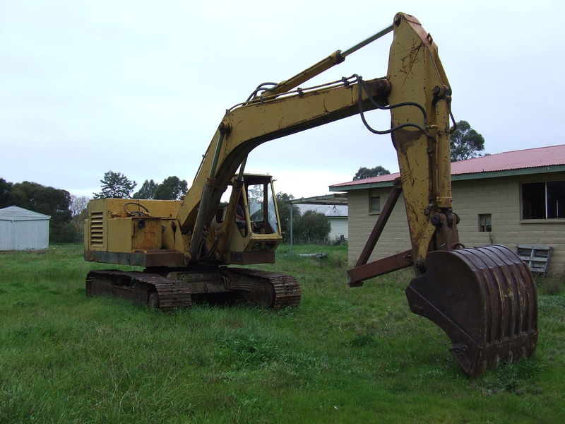 KATO 1220 SE EXCAVATOR