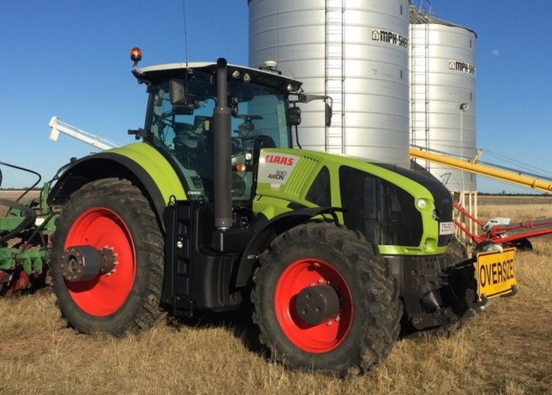 Claas AXION 930 Tractor