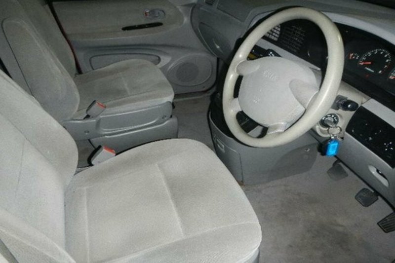 2005 KIA CARNIVAL LS KV11